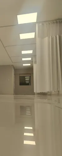 Reforma de corredor institucional em unidade de saúde